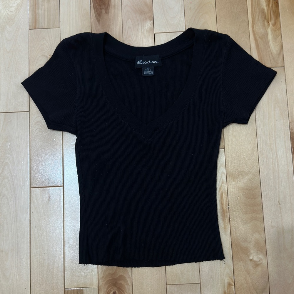 Cropped flattering ribbed v neck top